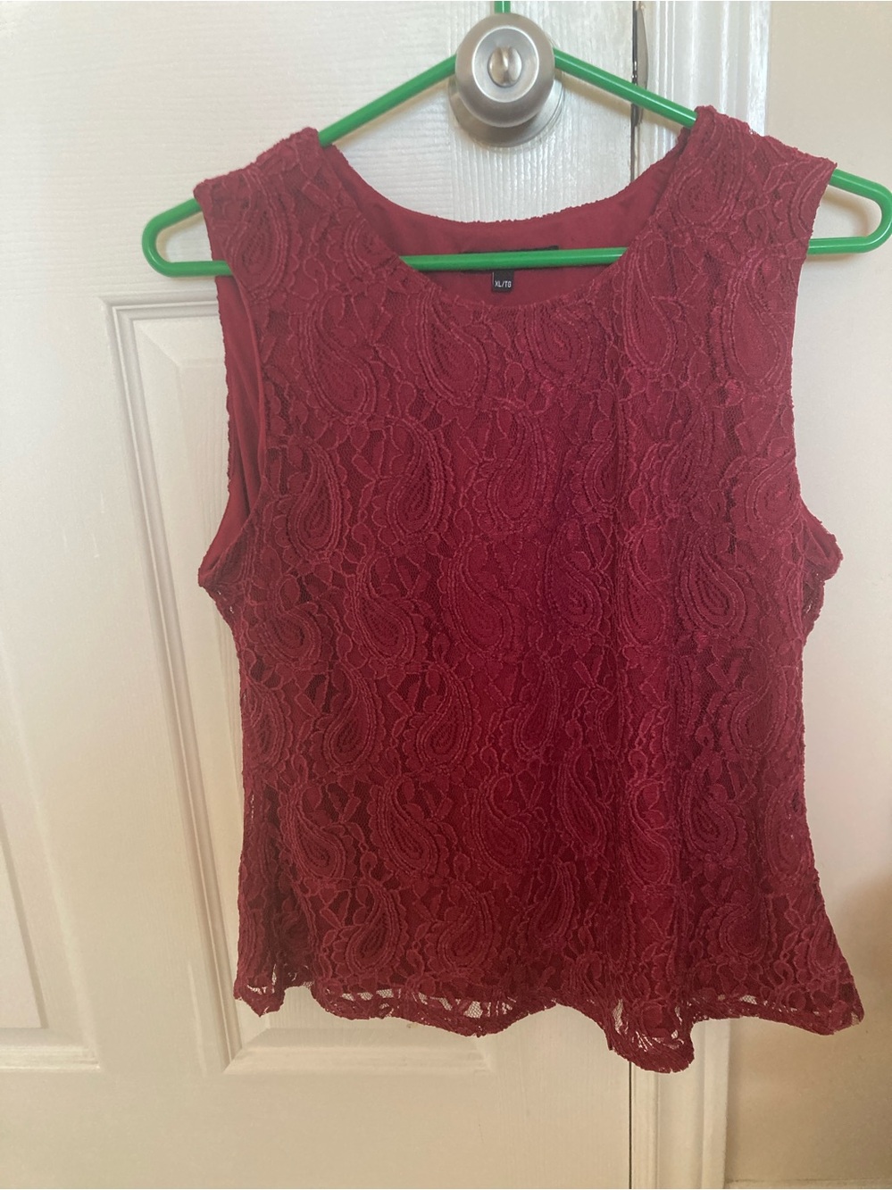 Lace Sleeveless Shell Top in Burgundy